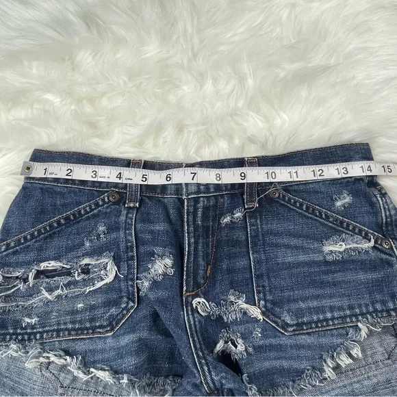 🔥Vtg EXPRESS Distressed Frayed Hem Jean Shorts High Waist Mid Wash Denim 3/4 - Picture 16 of 16